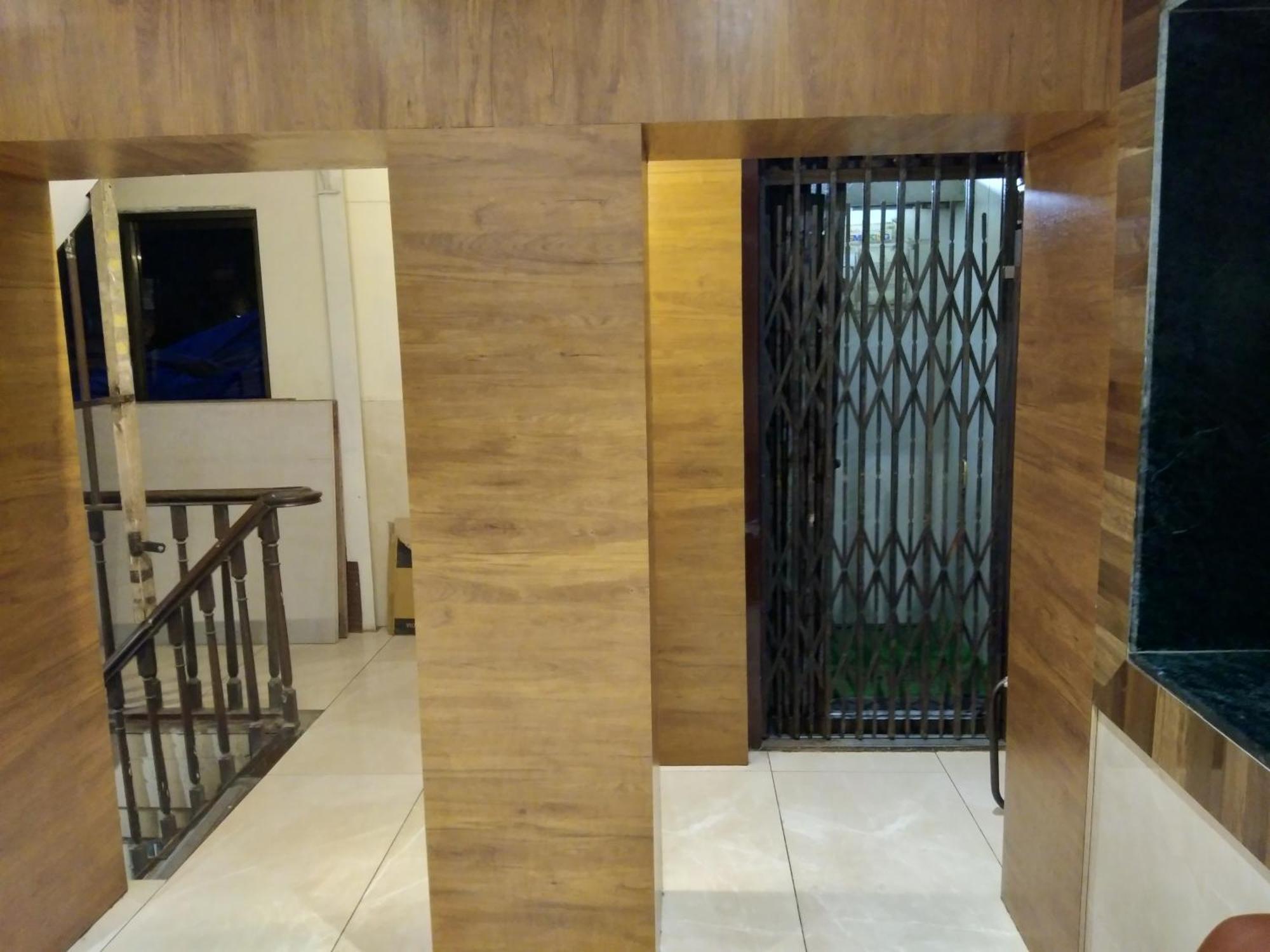 Rk Hotel-Near Grant Road Railway Station - Mumbai — Photos 1